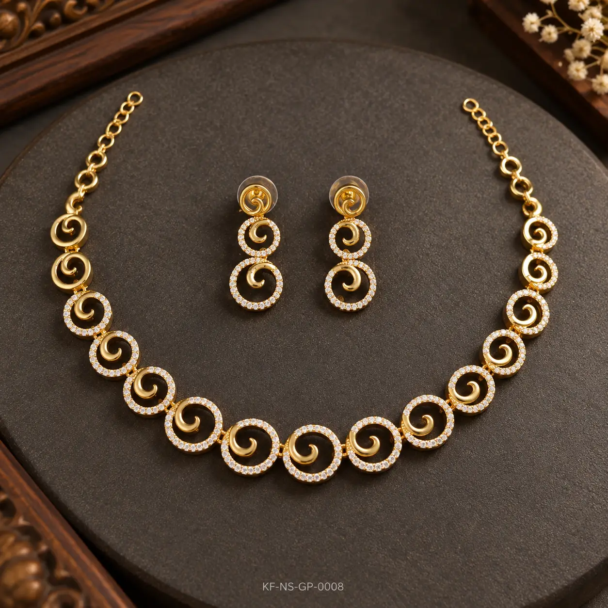 KF-NS-GP-0008__Golden-Spiral-Elegance-Necklace-Set__03-Craftsmanship-Gallery-Editorial-compressed-ndt-tools