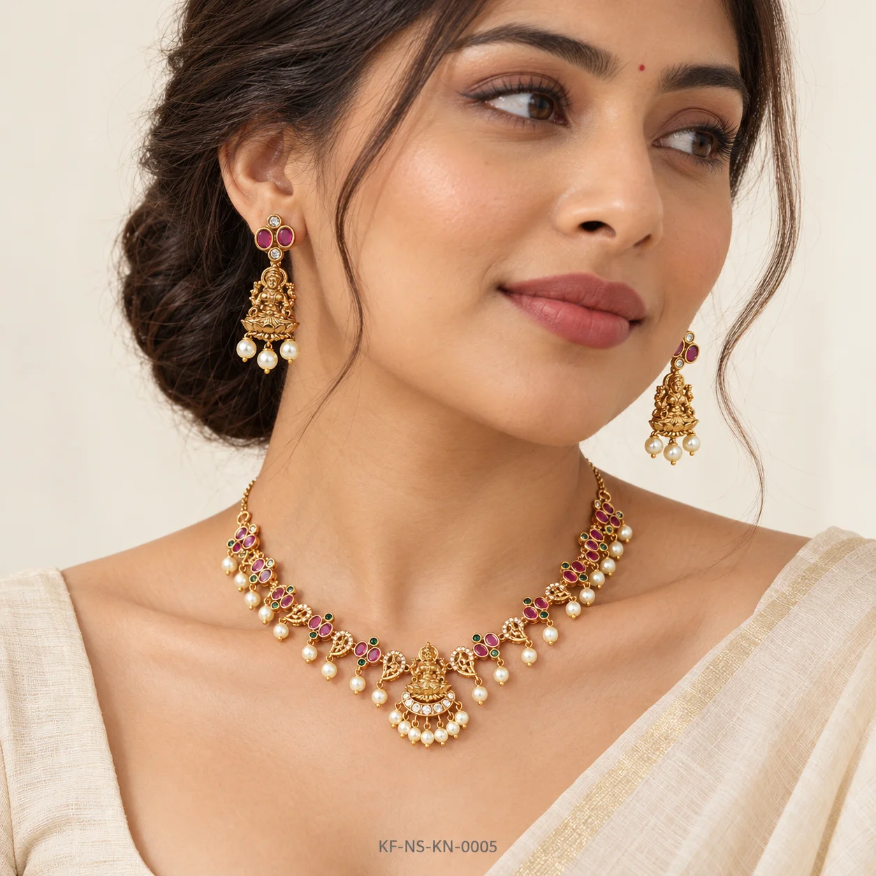 KF-NS-KN-0005__Kundan-Lakshmi-Neck-Set__04-Realistic-Model-Wearing-compressed-ndt-tools